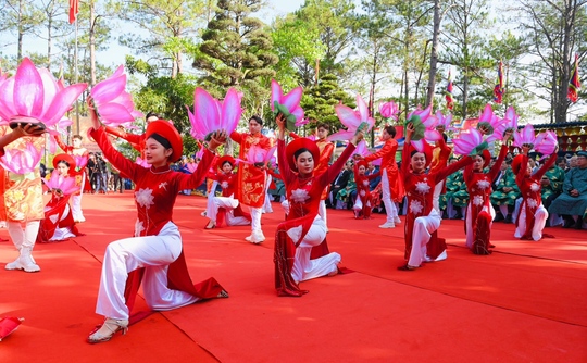 Hướng về cội nguồn, dâng hương tưởng nhớ vua Hùng tại Đền thờ Âu Lạc tỉnh Lâm Đồng - Ảnh 6.