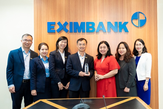 Eximbank nhận giải thưởng Chất lượng Thanh toán quốc tế xuất sắc từ Wells Fargo - Ảnh 1. Eximbank nhận giải thưởng Chất lượng Thanh toán quốc tế xuất sắc từ Wells Fargo - Ảnh 1.