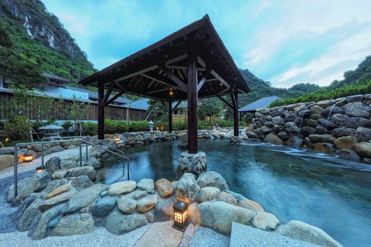 Tắm onsen, ngắm hoàng hôn – trải nghiệm “vàng” cho sức khỏe - Ảnh 1.