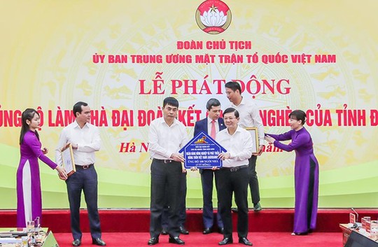 Agribank hỗ trợ 100 nhà Đại đoàn kết tặng hộ nghèo tỉnh Điện Biên - Ảnh 2.