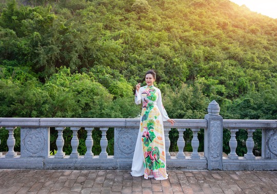 Hoa hậu Lý Kim Ngân khoe sắc áo dài tại Hà Nam - Ảnh 4.