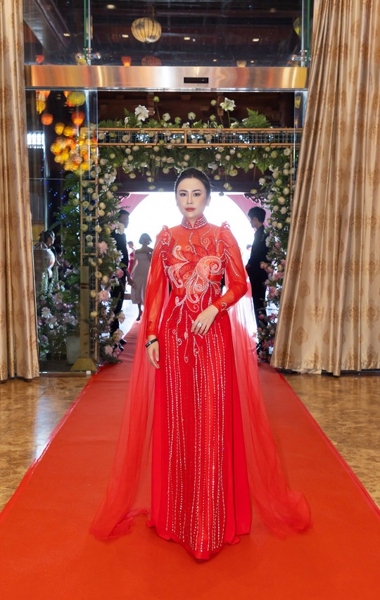 Hoa hậu Lý Kim Ngân khoe sắc áo dài tại Hà Nam - Ảnh 6.