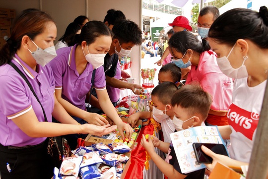 Ngày hội “Phú Mỹ Hưng Hướng về trẻ em”: Gần 20.000 phần quà đã sẵn sàng - Ảnh 1.