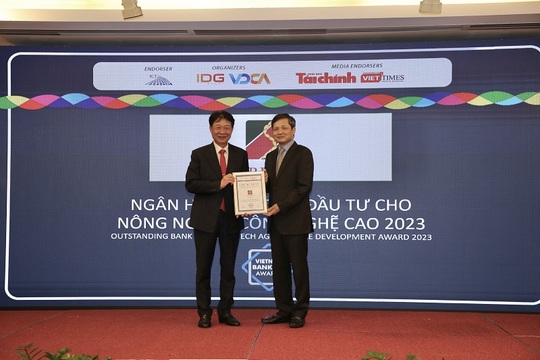 Agribank được vinh danh với 3 giải thưởng Ngân hàng Việt Nam tiêu biểu năm 2022 - Ảnh 1.