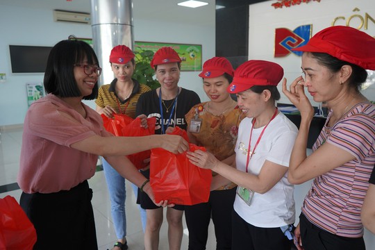 Nestlé Việt Nam hỗ trợ người lao động có hoàn cảnh khó khăn - Ảnh 1.