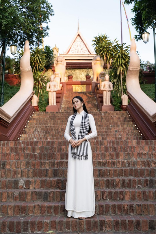 Top 5 hoa hậu du lịch Kiều Trương tinh khôi tại cung điện Hoàng Gia Campuchia - Ảnh 5.