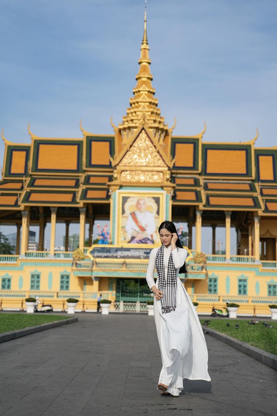 Top 5 hoa hậu du lịch Kiều Trương tinh khôi tại cung điện Hoàng Gia Campuchia - Ảnh 2.