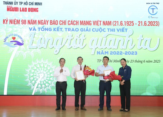 Vợ chồng cụ U90 nấu cơm chay miễn phí đoạt giải đặc biệt cuộc thi viết Lòng tốt quanh ta - Ảnh 1.