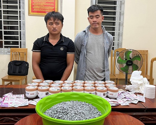 Gần 20.000 viên ma túy ngụy trang trong các hộp kem dưỡng da - Ảnh 1.