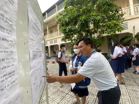 TP HCM: Thí sinh làm thủ tục dự thi lớp 10 - Ảnh 7.