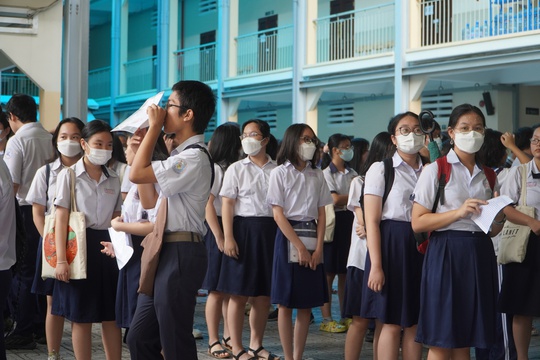 TP HCM: Thí sinh làm thủ tục dự thi lớp 10 - Ảnh 5.