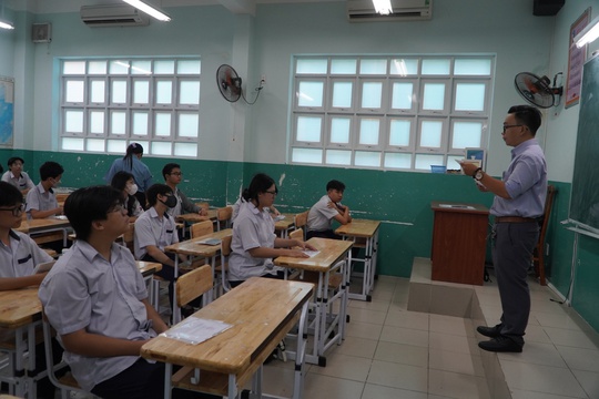 TP HCM: Thí sinh làm thủ tục dự thi lớp 10 - Ảnh 9.