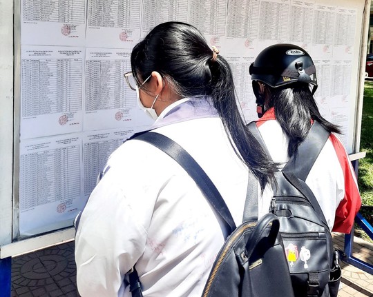 Nghi vấn lộ đề thi môn Tiếng Anh tuyển sinh lớp 10 ở  Kon Tum - Ảnh 1.