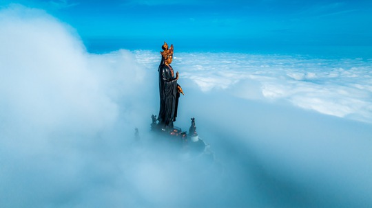 Săn “mây đĩa bay” trên đỉnh núi Bà – “hot trend” tại Tây Ninh - Ảnh 3.