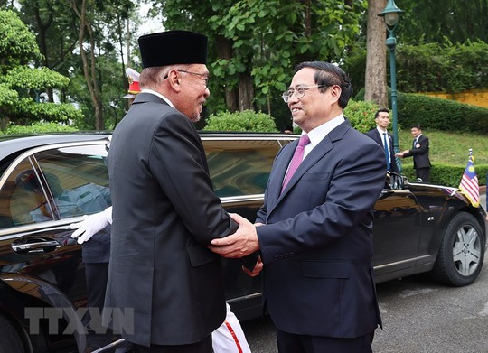 Thủ tướng Phạm Minh Chính đón, hội đàm với Thủ tướng Malaysia - Ảnh 2.