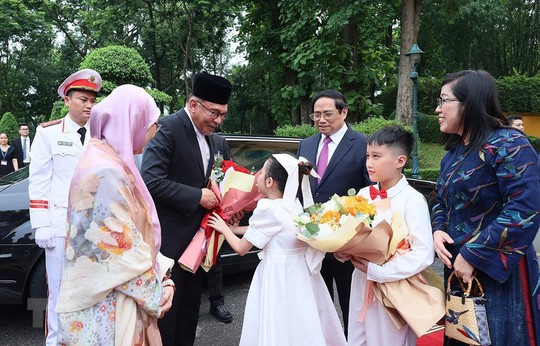 Thủ tướng Phạm Minh Chính đón, hội đàm với Thủ tướng Malaysia - Ảnh 3.