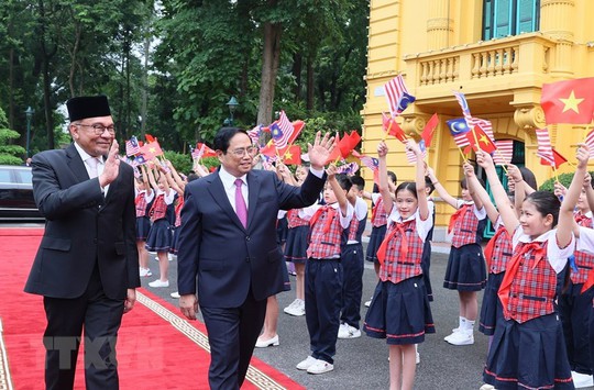 Thủ tướng Phạm Minh Chính đón, hội đàm với Thủ tướng Malaysia - Ảnh 5.