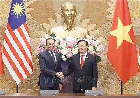 Chủ tịch Quốc hội Vương Đình Huệ hội kiến Thủ tướng Malaysia - Ảnh 4.