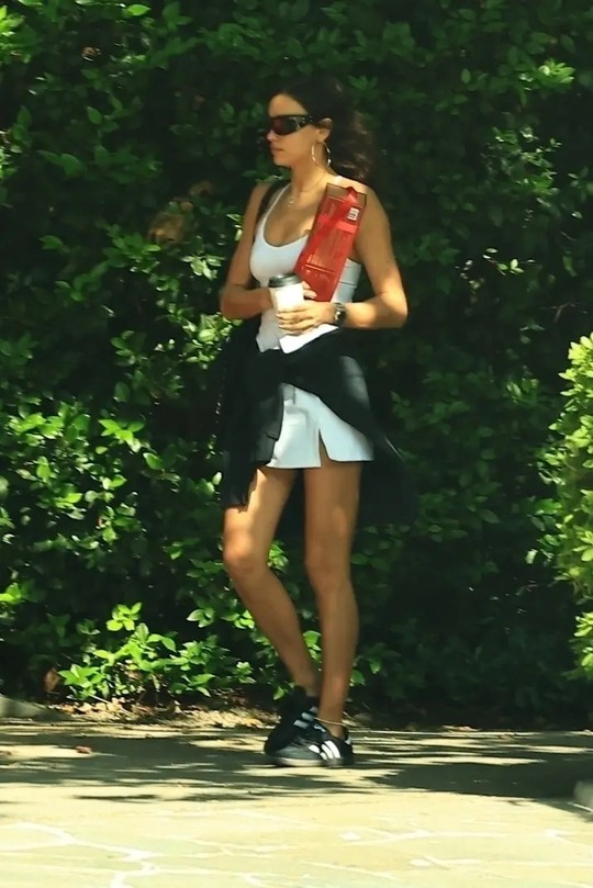Rộ tin siêu mẫu Irina Shayk hẹn hò cùng Tom Brady - Ảnh 6.