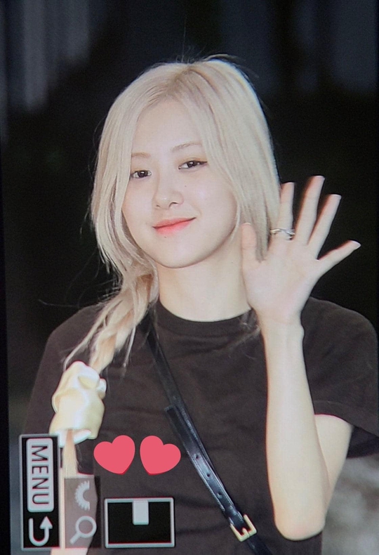 Blackpink mặc gì khi bay đến Hà Nội trình diễn? - Ảnh 2.