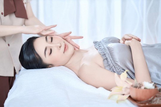 Hoa hậu Trịnh Thanh Hồng làm đẹp tại spa Sắc Nhuận Khang - Ảnh 4.