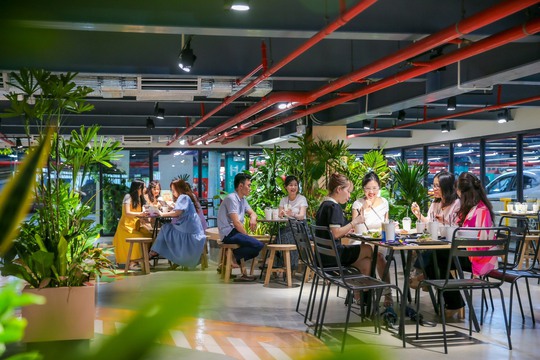 Khu ẩm thực Food Village tại sân bay Tân Sơn Nhất vừa mới khai trương - Ảnh 1.