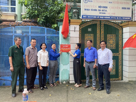 Rực rỡ Đường cờ Tổ quốc tại quận 11 - Ảnh 10.