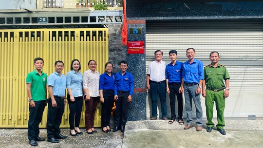 Rực rỡ Đường cờ Tổ quốc tại quận 11 - Ảnh 12.