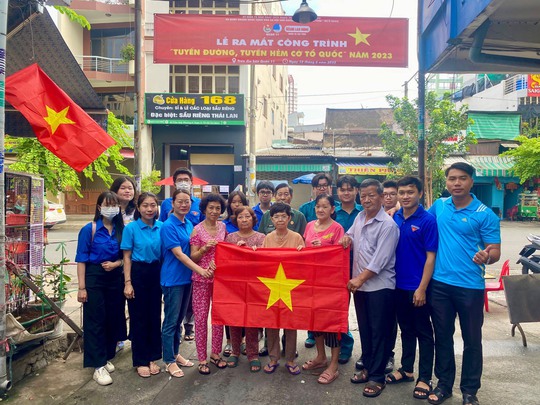 Rực rỡ Đường cờ Tổ quốc tại quận 11 - Ảnh 15.