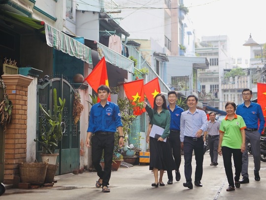 Rực rỡ Đường cờ Tổ quốc tại quận 11 - Ảnh 1.
