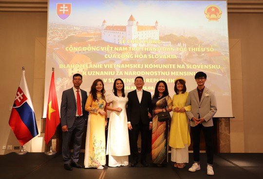 Người Việt được công nhận là dân tộc thiểu số Slovakia - Ảnh 11.