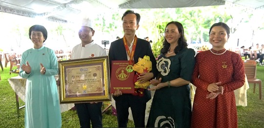 Lễ hội Ẩm thực chay quận 7 năm 2023: Tiệc buffet chay xác lập kỷ lục Việt Nam - Ảnh 1.