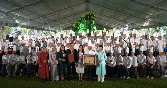 Lễ hội Ẩm thực chay quận 7 năm 2023:  Tiệc buffet chay xác lập kỷ lục Việt Nam - Ảnh 2.