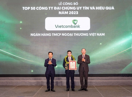 Vietcombank được bình chọn là ngân hàng uy tín nhất, công ty đại chúng uy tín và hiệu quả nhất Việt Nam - Ảnh 3.