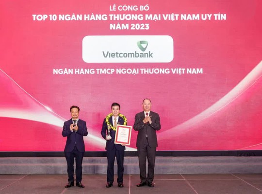Vietcombank được bình chọn là ngân hàng uy tín nhất, công ty đại chúng uy tín và hiệu quả nhất Việt Nam - Ảnh 1.