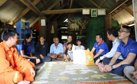 Nhiều hoạt động trao gửi yêu thương đến với học sinh tại tỉnh Đắk Lắk và Đắk Nông - Ảnh 2.