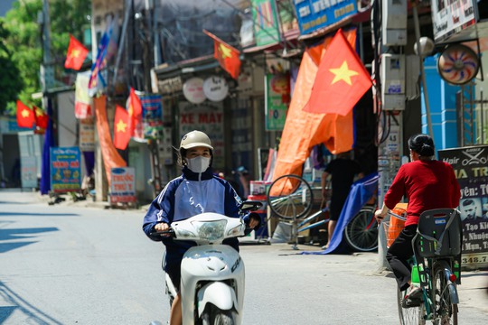 Báo Người Lao Động tặng 5.000 lá cờ Tổ quốc cho Tỉnh Đoàn Hưng Yên - Ảnh 8.
