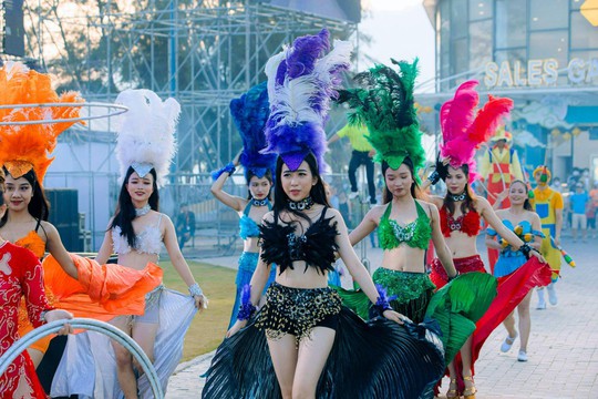 Có gì tại đại nhạc hội Let’s Charm Fest 2023 - Ảnh 1.