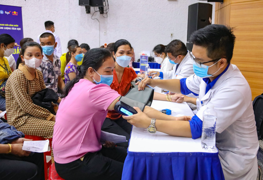 Hơn 3.000 công nhân tại TP HCM được thăm khám sức khỏe miễn phí - Ảnh 2.