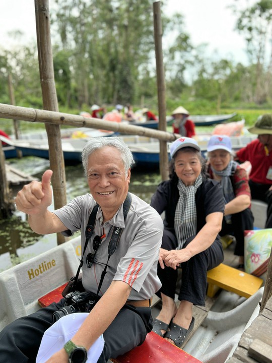 “Thu Vàng Đưa Lối” – Du lịch lãng mạn cùng Vietluxtour  - Ảnh 1.