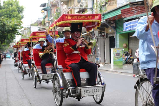 Sôi động Lễ hội Vương quốc Anh tại Hà Nội - Ảnh 1.