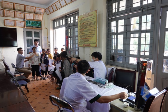 Hàng ngàn lá cờ Tổ quốc đến với người dân vùng biên giới tỉnh Lai Châu - Ảnh 9.