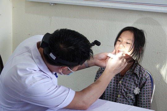 Hàng ngàn lá cờ Tổ quốc đến với người dân vùng biên giới tỉnh Lai Châu - Ảnh 10.