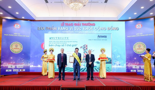 Amway Việt Nam tiếp tục nhận giải thưởng “Sản phẩm vàng vì sức khỏe cộng đồng” - Ảnh 1.