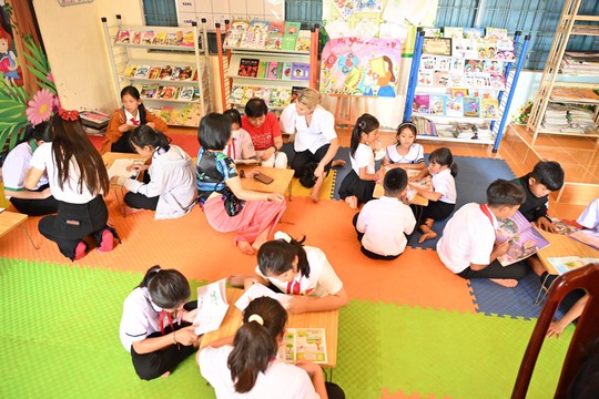 Home Credit thắp sáng ước mơ tới trường cho các em học sinh tại Buôn Hồ, Đắk Lắk - Ảnh 3.