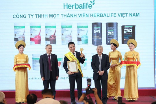 Herbalife Việt Nam đạt giải thưởng Sản phẩm vàng vì sức khỏe cộng đồng năm 2023 - Ảnh 1.