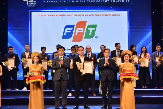 FPT giành 9 giải Top 10 doanh nghiệp CNTT Việt Nam 2023 - Ảnh 1.