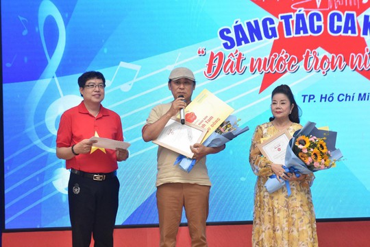 "Mai Vàng tri ân" trao tặng quà cho NSND Tạ Minh Tâm và NSND Thoại Miêu- Ảnh 2.