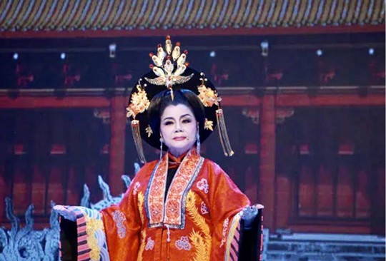 "Mai Vàng tri ân" trao tặng quà cho NSND Tạ Minh Tâm và NSND Thoại Miêu- Ảnh 4.