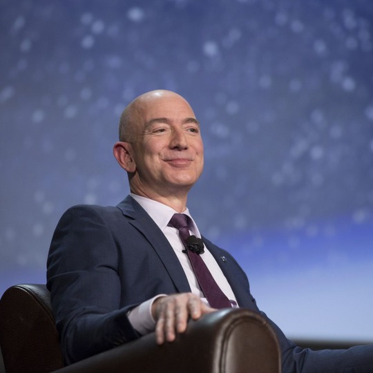 Amazon - đế chế kinh doanh của Jeff Bezos - Ảnh 1.